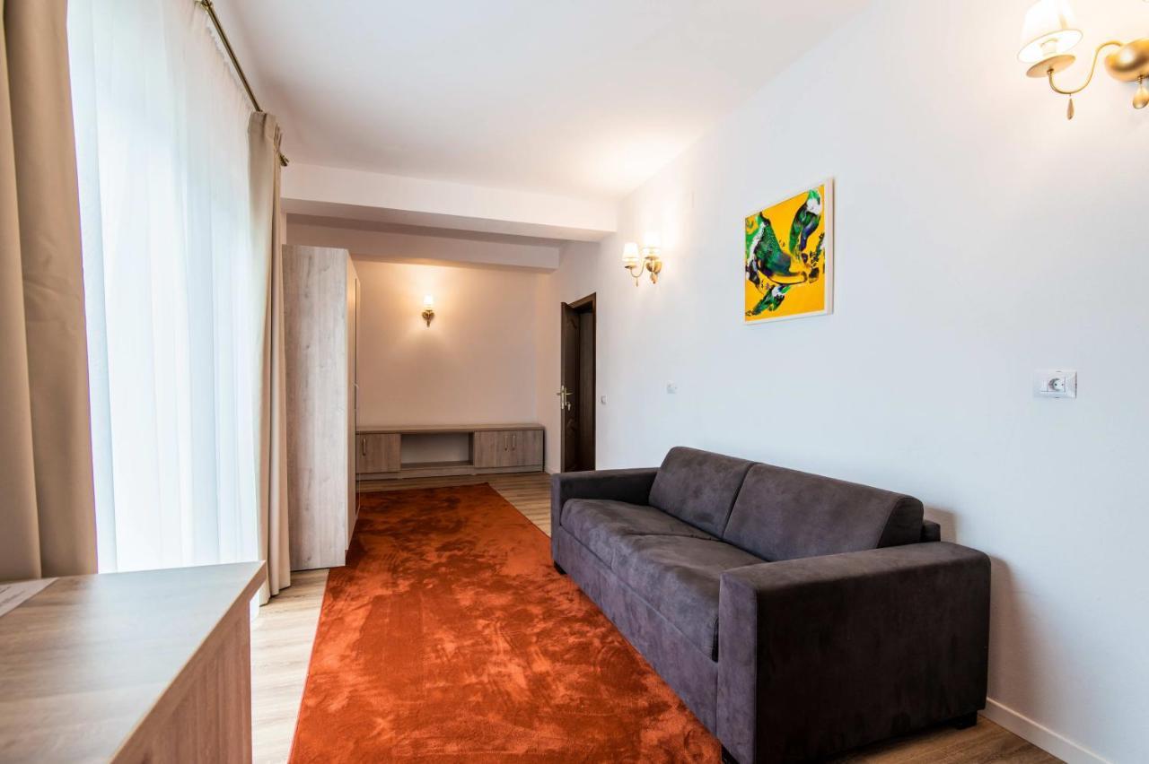 Hotel Class Brezoi Bagian luar foto